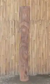 Artikelbild 2 des Artikels “Tiki-Statue mit Polynesien-Stil. Hergestellt aus Kokosnusspalme mit der Größe von 200cm und dem Durchmesser von ca. 18-28cm. Modell 3 - Zunge ausgestreckt “